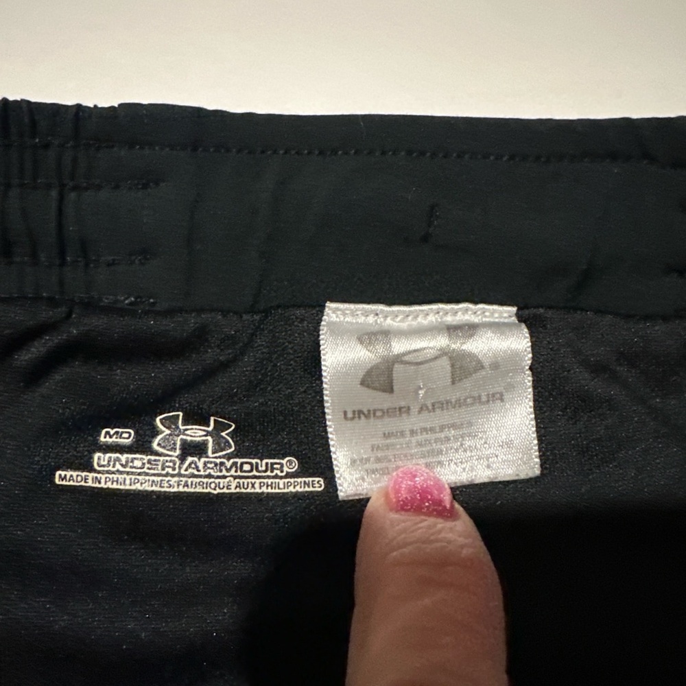 Under Armour Women’s Medium Black Athletic Running Shorts Drawstring Lightweight - Picture 3 of 5